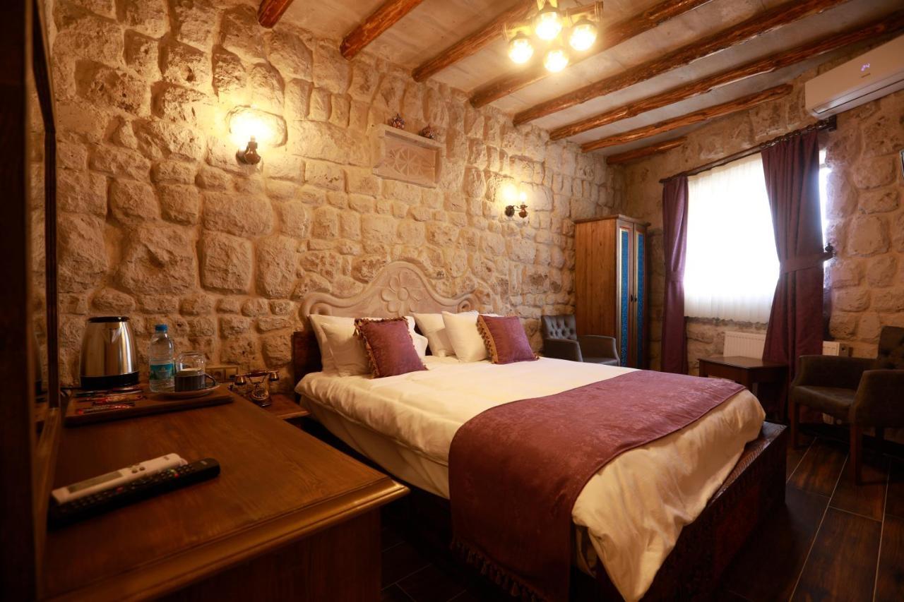 Ada Cave Hotel *